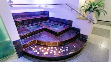 Sauna, Dampfbad, Körperbehandlungen, Aromatherapie, Warmsteinmassagen