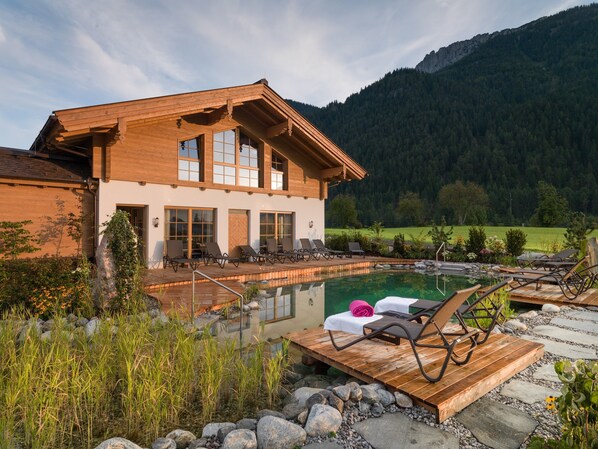 บริเวณภายนอก