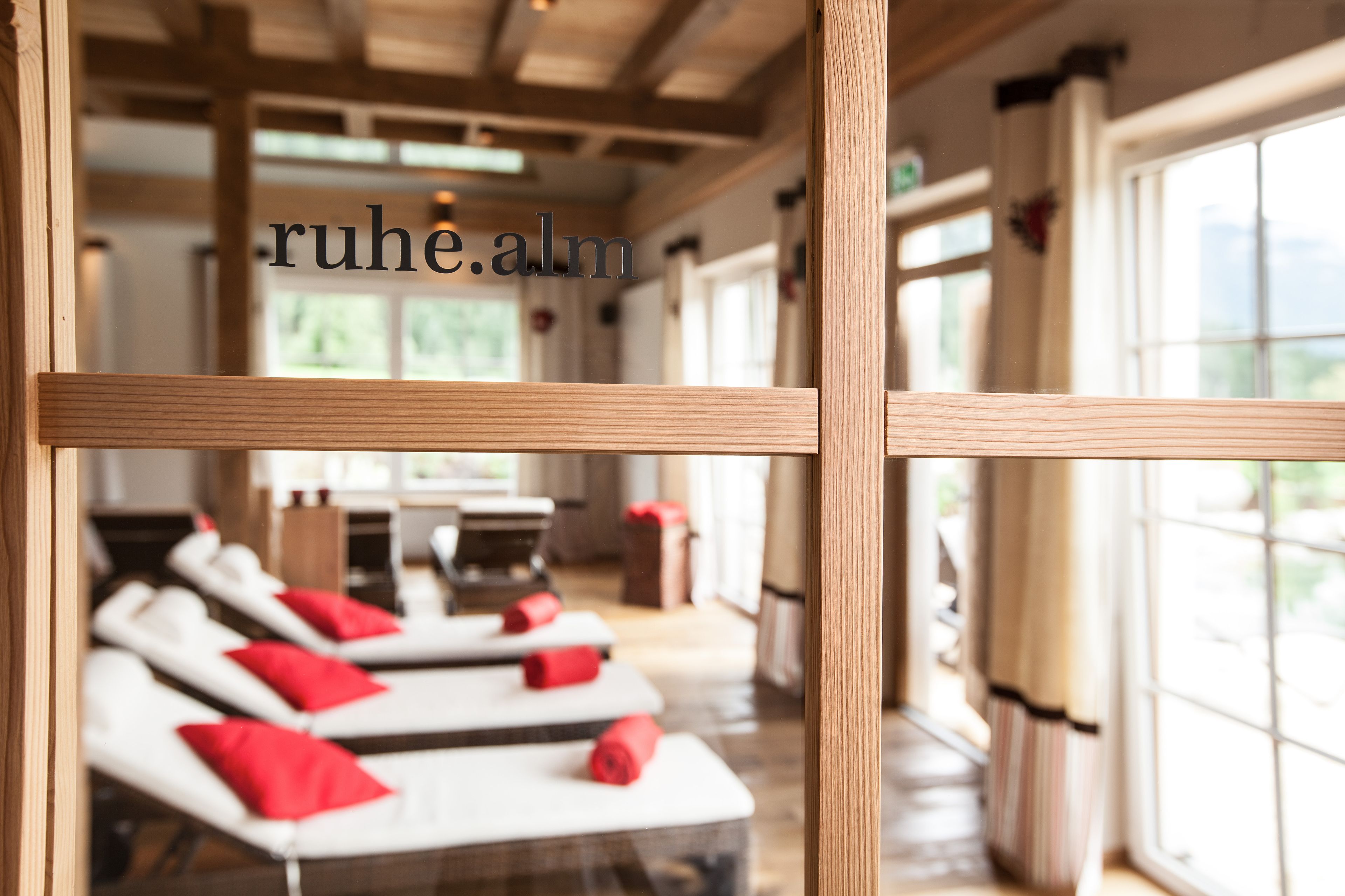 sauna, steam room, body treatments, aromatherapy, hot stone massages