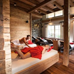 Sauna, Dampfbad, Körperbehandlungen, Aromatherapie, Warmsteinmassagen