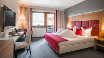 Premium bedding, in-room safe, desk, blackout curtains