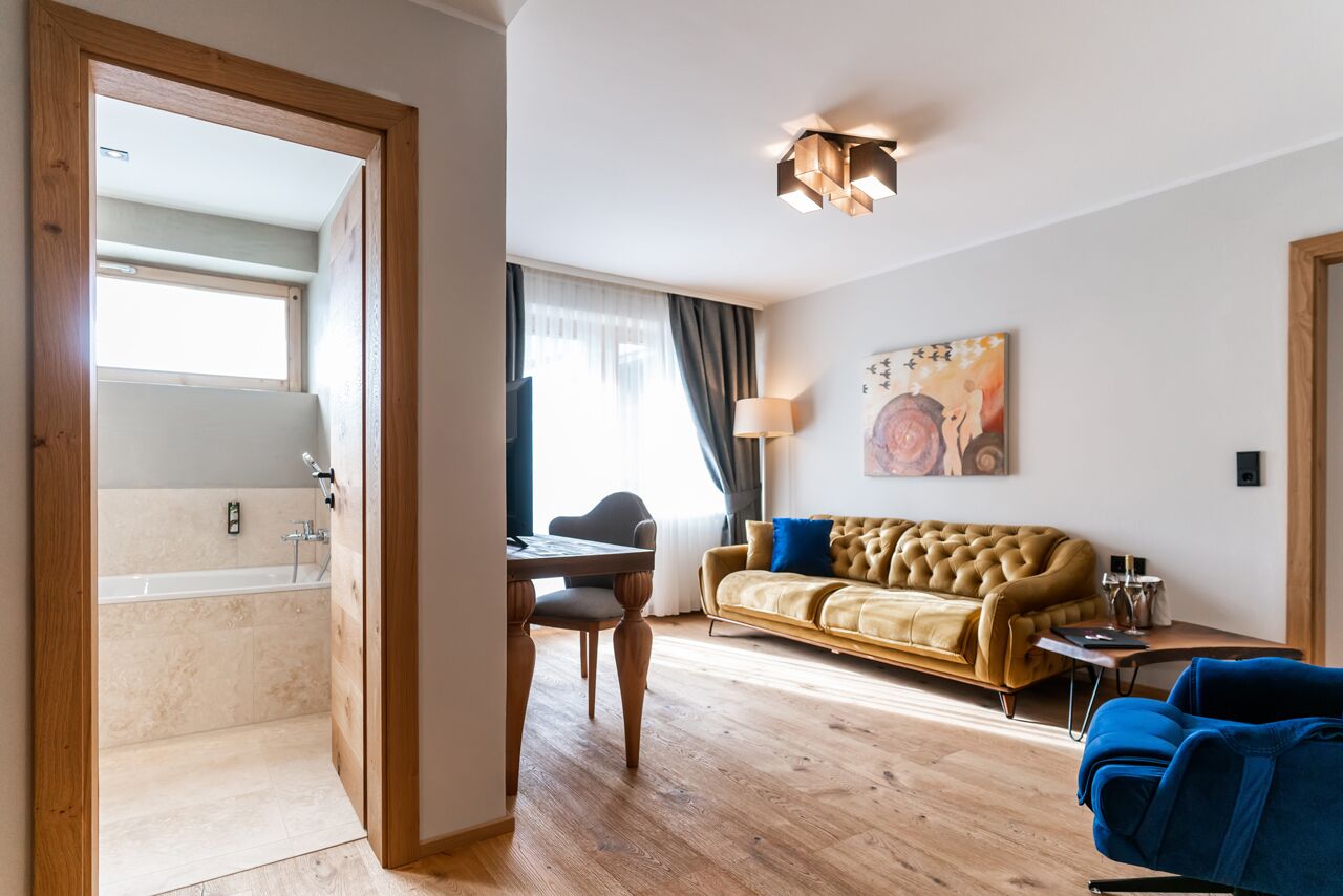 junior suite | living area | flat-screen tv