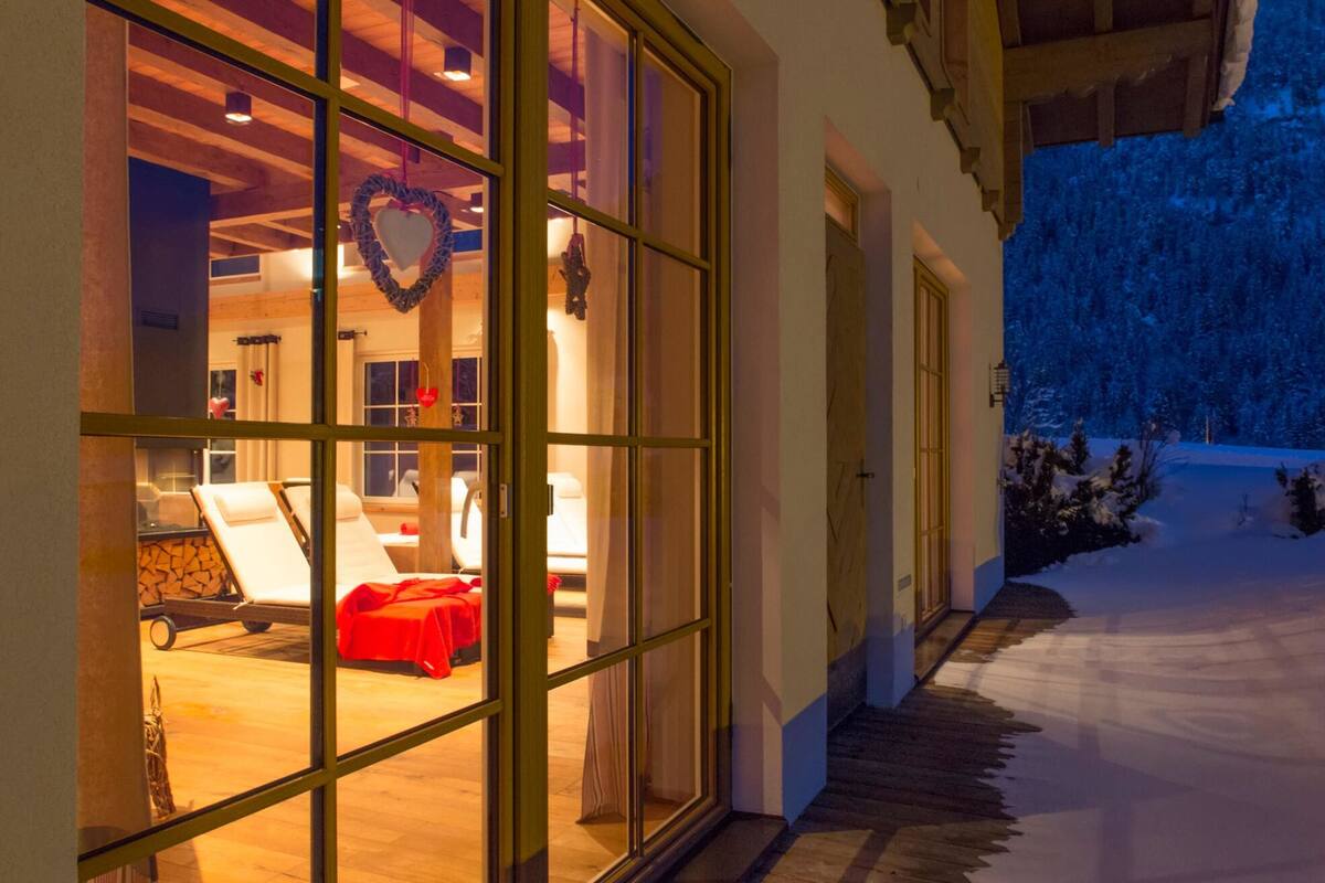 sauna, steam room, body treatments, aromatherapy, hot stone massages