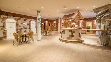 Sauna, Dampfbad, Körperbehandlungen, Aromatherapie, Warmsteinmassagen