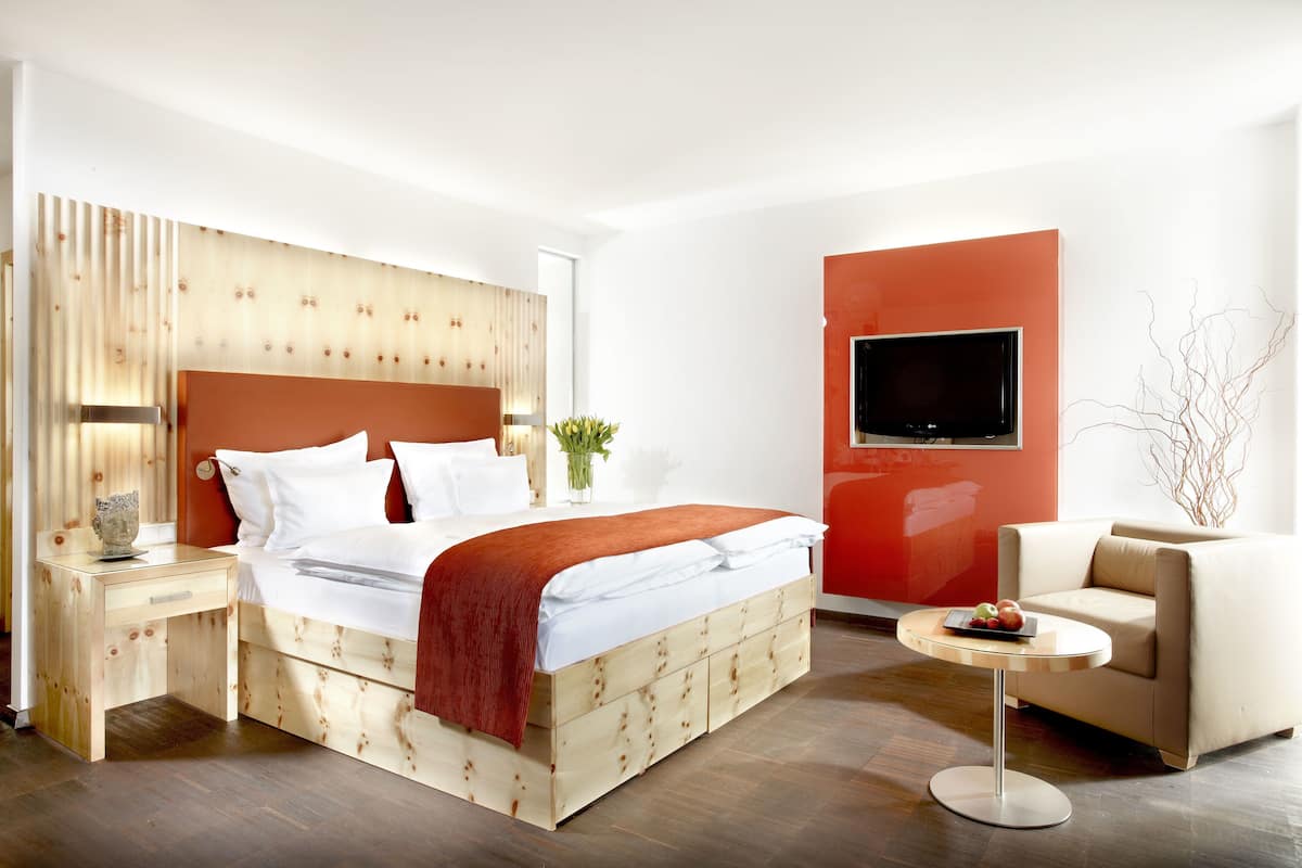 Deluxe Double Room, Balcony | Minibar, in-room safe, free cots/infant beds, rollaway beds