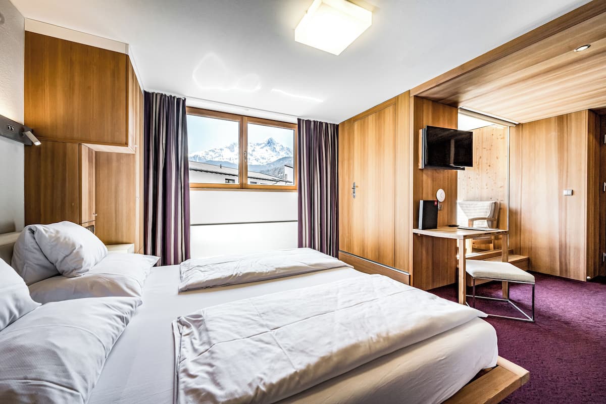Deluxe tweepersoonskamer, balkon (Panorama) | Een kluis op de kamer, gratis wifi, beddengoed