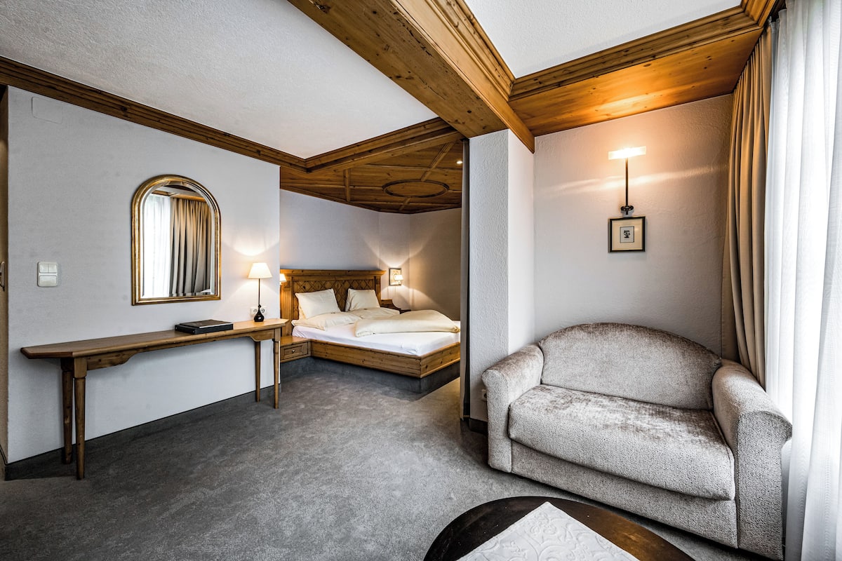 Comfort Double Room (Sölden) | In-room safe, free WiFi, bed sheets