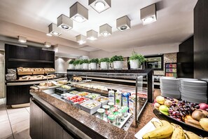 包每日自助早餐
