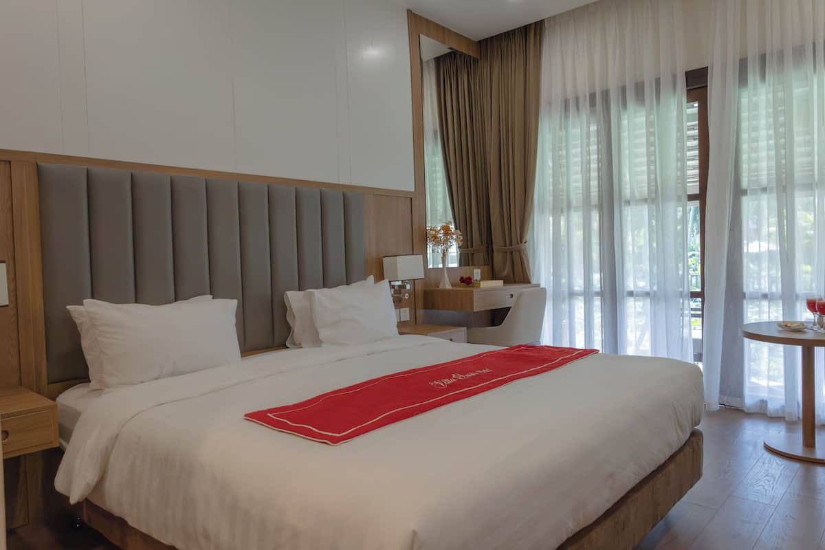 Minibar, in-room safe, free WiFi, bed sheets