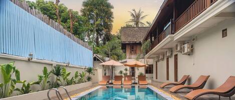 Outdoor pool, sun loungers