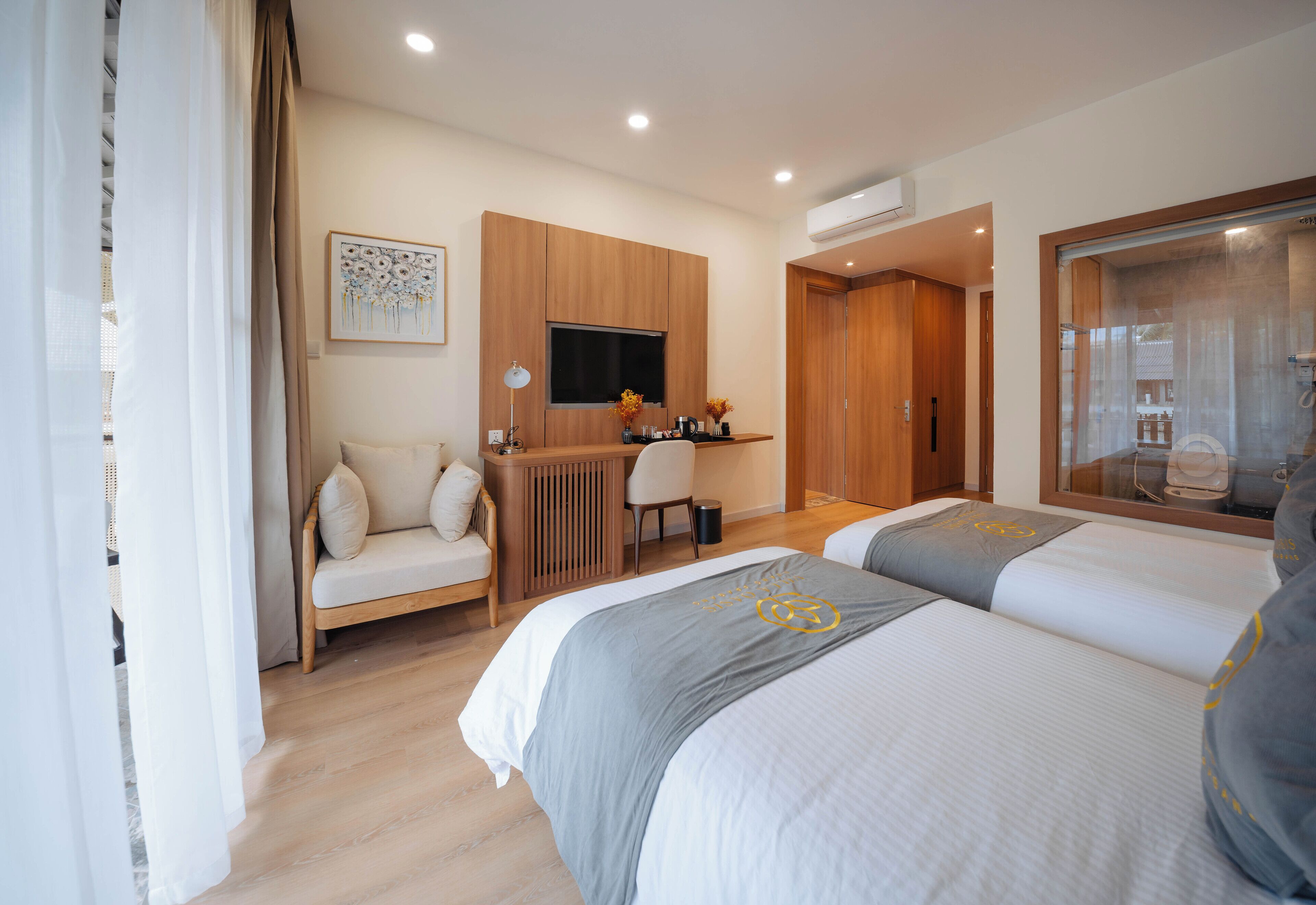 Executive Bungalow | Minibar, in-room safe, free WiFi, bed sheets
