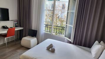 Studio, 1 Double Bed | 1 bedroom, premium bedding, in-room safe, desk