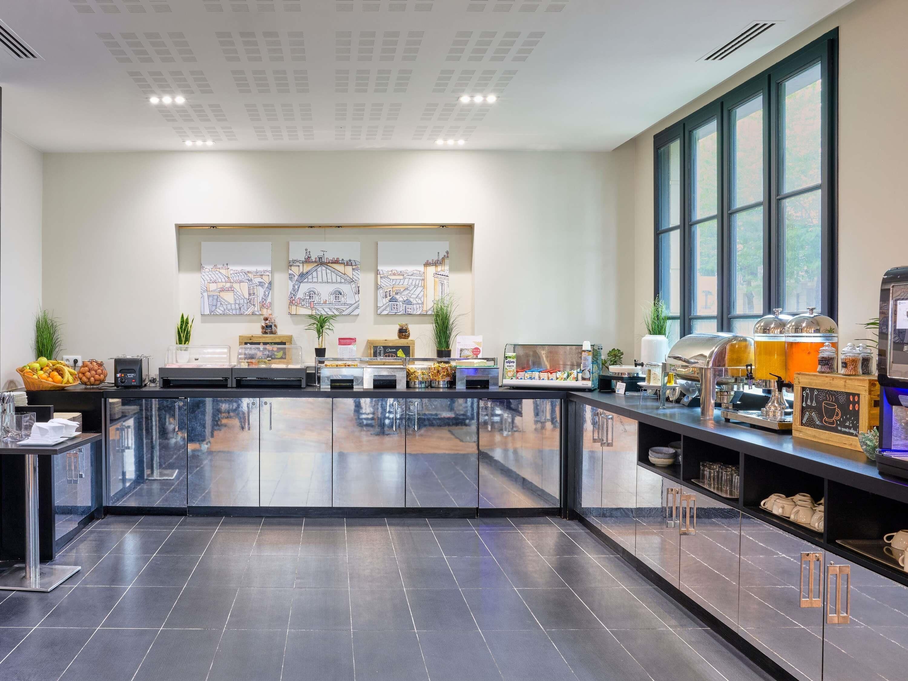 Petit déjeuner buffet servi tous les jours en supplément