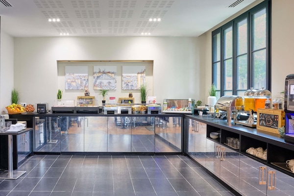 Café da manhã com buffet todos os dias mediante uma taxa