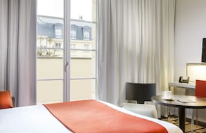 1 bedroom, premium bedding, in-room safe, desk