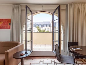 Premium bedding, in-room safe, desk, blackout drapes - Aparthotel Adagio Serris - Val d'Europe (Serris)