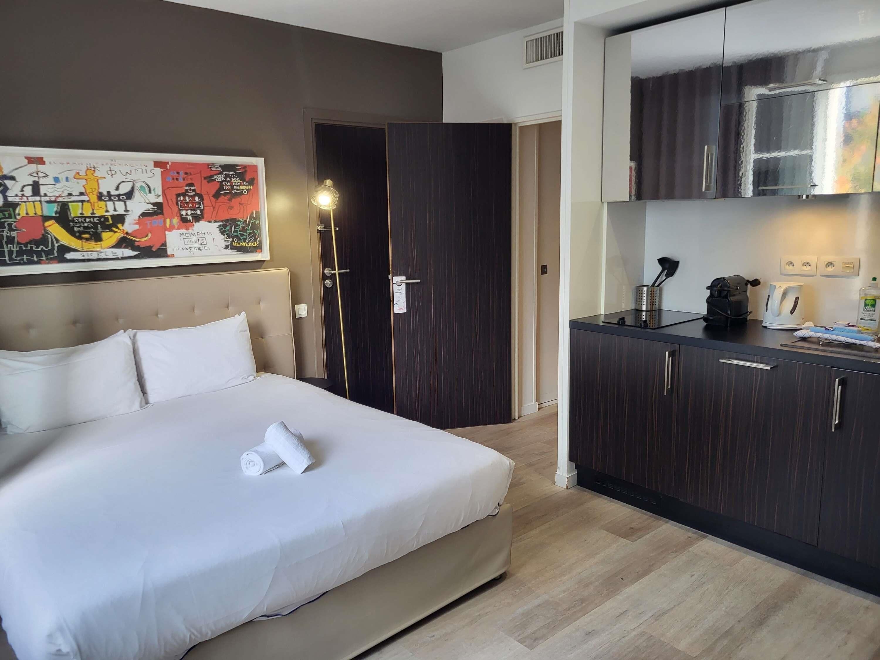Studio, 1 Double Bed | Premium bedding, in-room safe, desk, blackout drapes