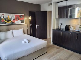 Estúdio, 1 cama de casal | Roupas de cama premium, cofres nos quartos, escrivaninha