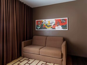 Departamento, 2 habitaciones | Ropa de cama de alta calidad y caja de seguridad en la habitación 