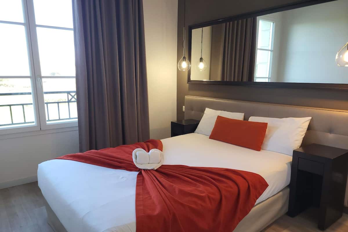 Apartment, 2 Bedrooms | 1 bedroom, premium bedding, in-room safe, desk