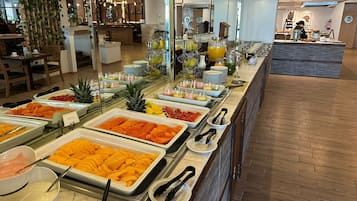 Daily buffet breakfast (MXN 200 per person)