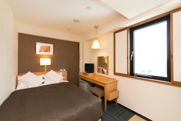 Down duvets, desk, free WiFi, bed sheets