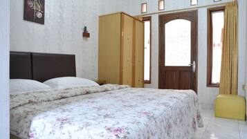Free WiFi, bed sheets
