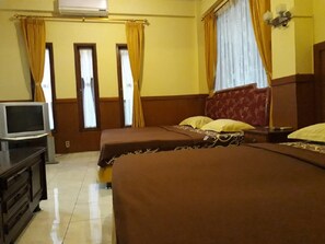 Family Room | Free WiFi, bed sheets - Orange Home Syariah (Bandung)