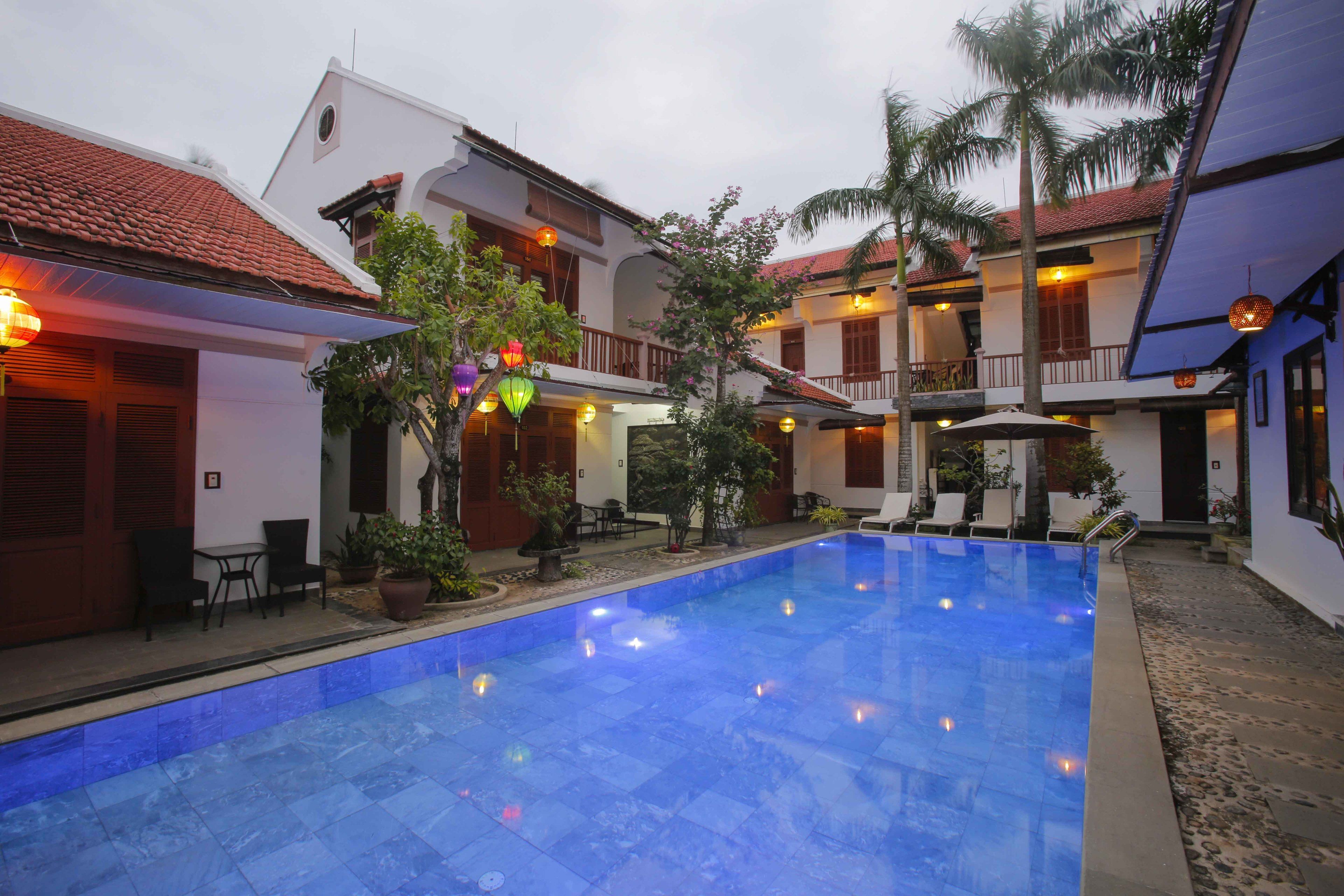 outdoor pool, open 6:00 am to 9:30 pm, pool umbrellas, pool loungers