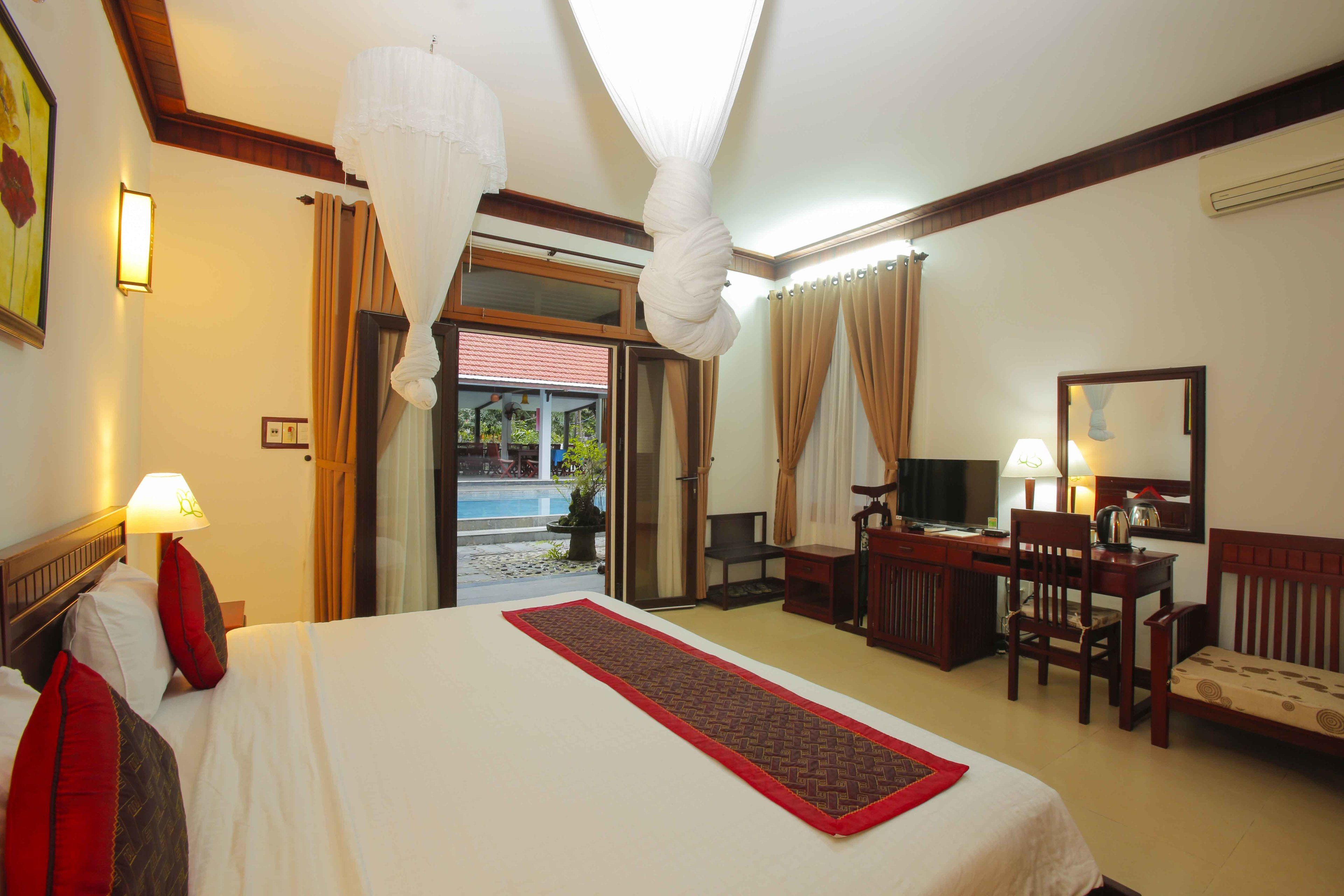 Superior Twin Room, 2 Single Beds, Poolside | Minibar, desk, free WiFi, bed sheets