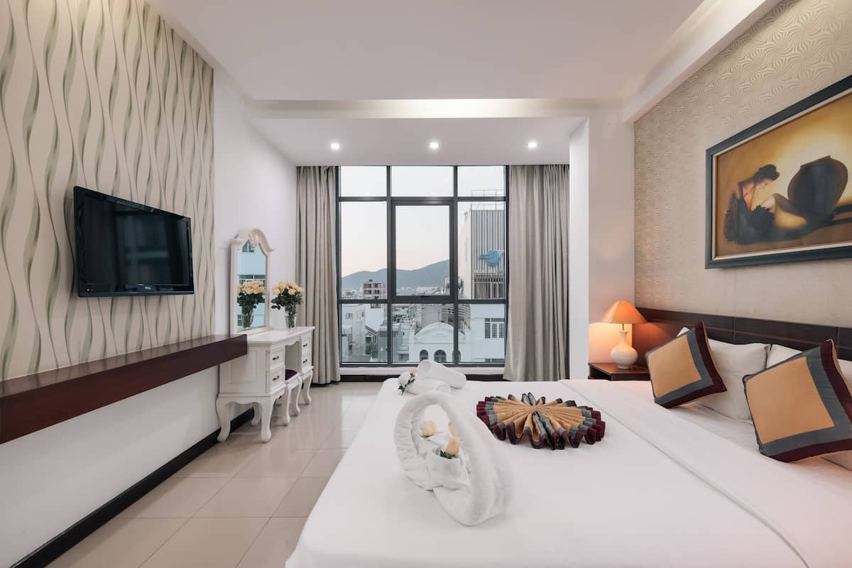 Suite de lujo | 1 habitación, ropa de cama de alta calidad, minibar y escritorio