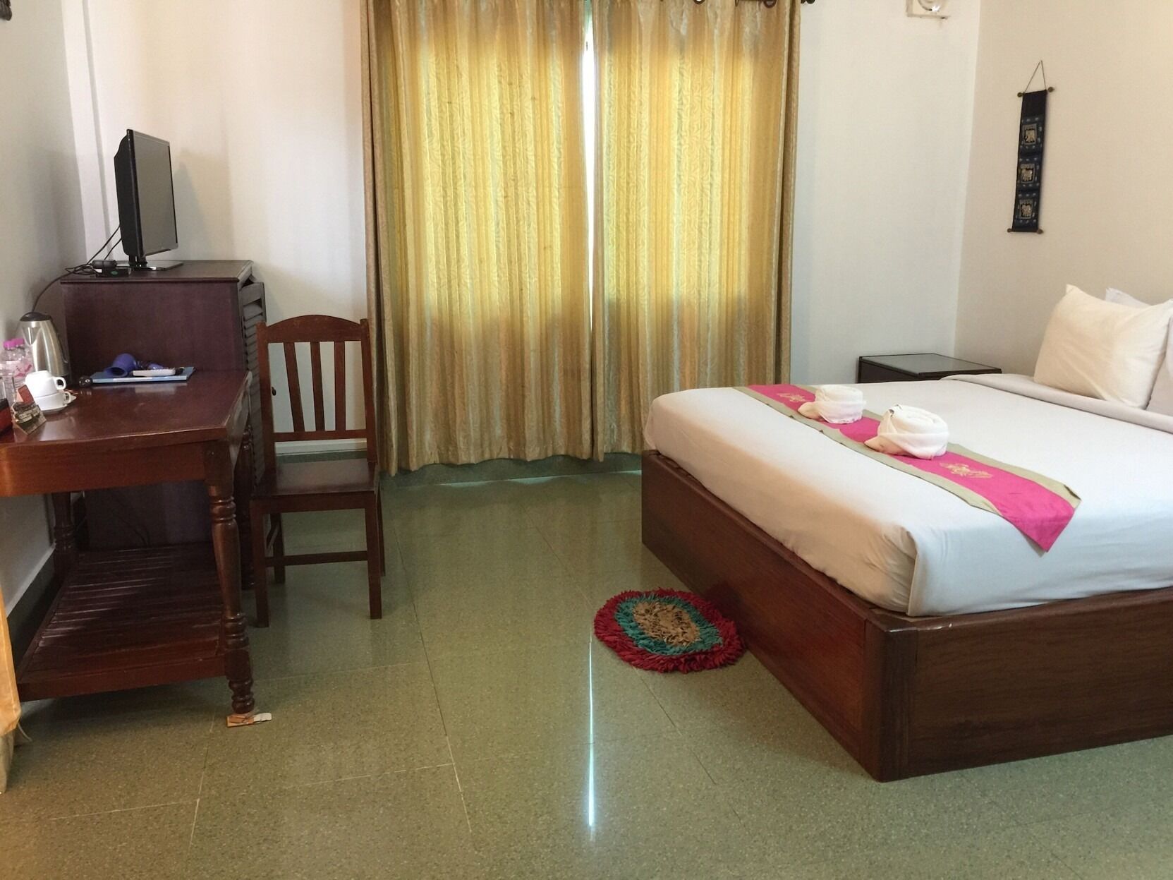 Egyptian cotton sheets, premium bedding, minibar, in-room safe