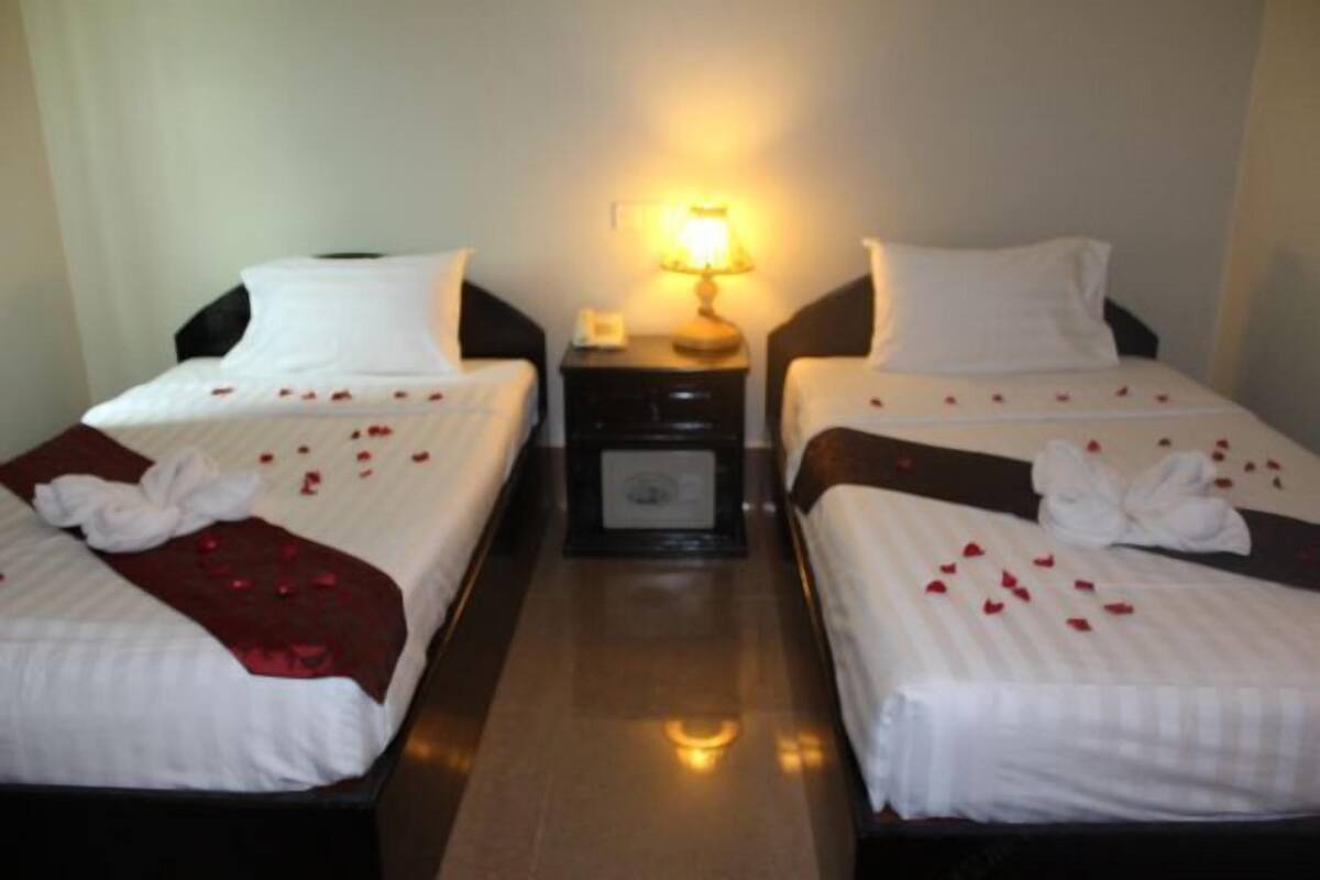 Egyptian cotton sheets, premium bedding, minibar, in-room safe