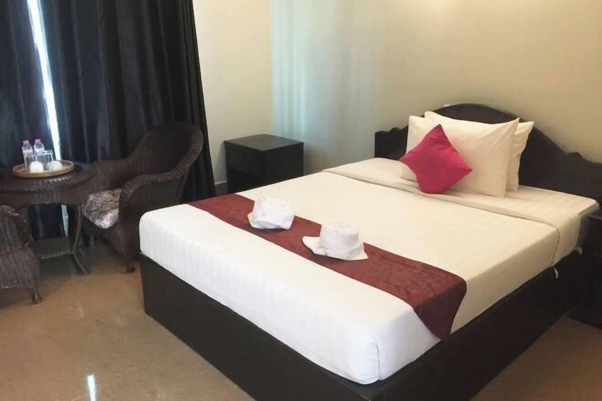 Egyptian cotton sheets, premium bedding, minibar, in-room safe
