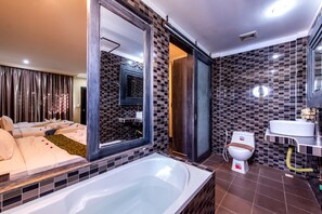 Familiekamer (Free Pick Up) | Badkamer met douche