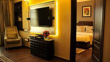 Deluxe Suite | Living room | 40-inch LCD TV with digital channels, TV