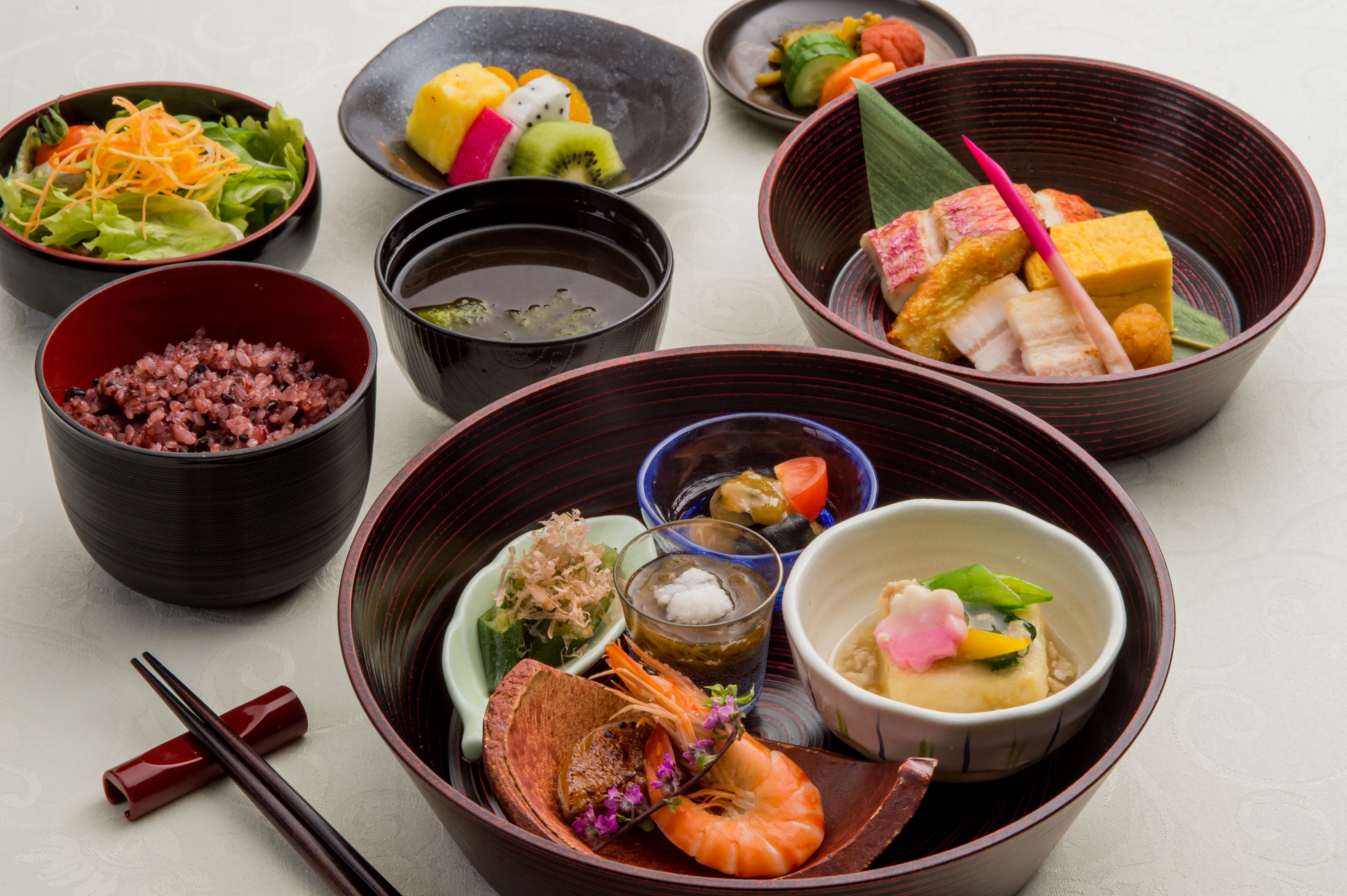 Daily buffet breakfast (JPY 2530 per person)