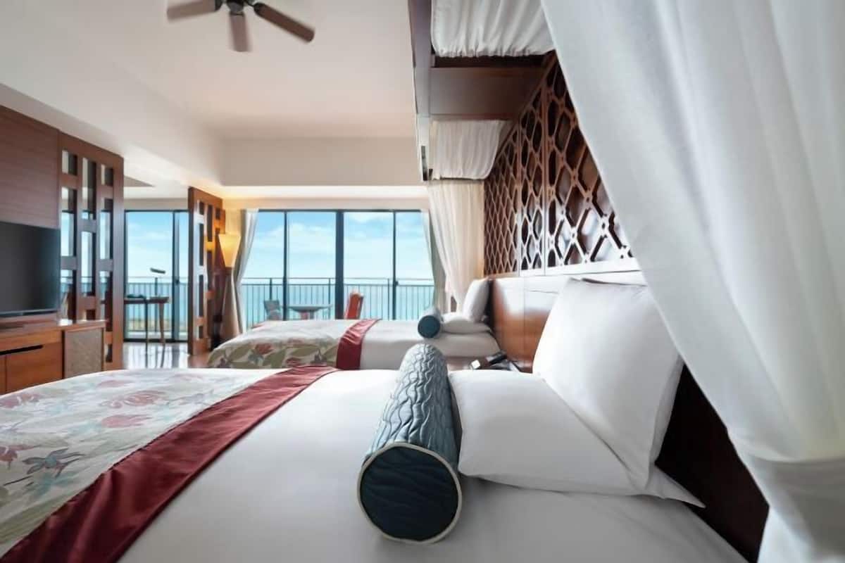 Down comforters, in-room safe, free WiFi, bed sheets