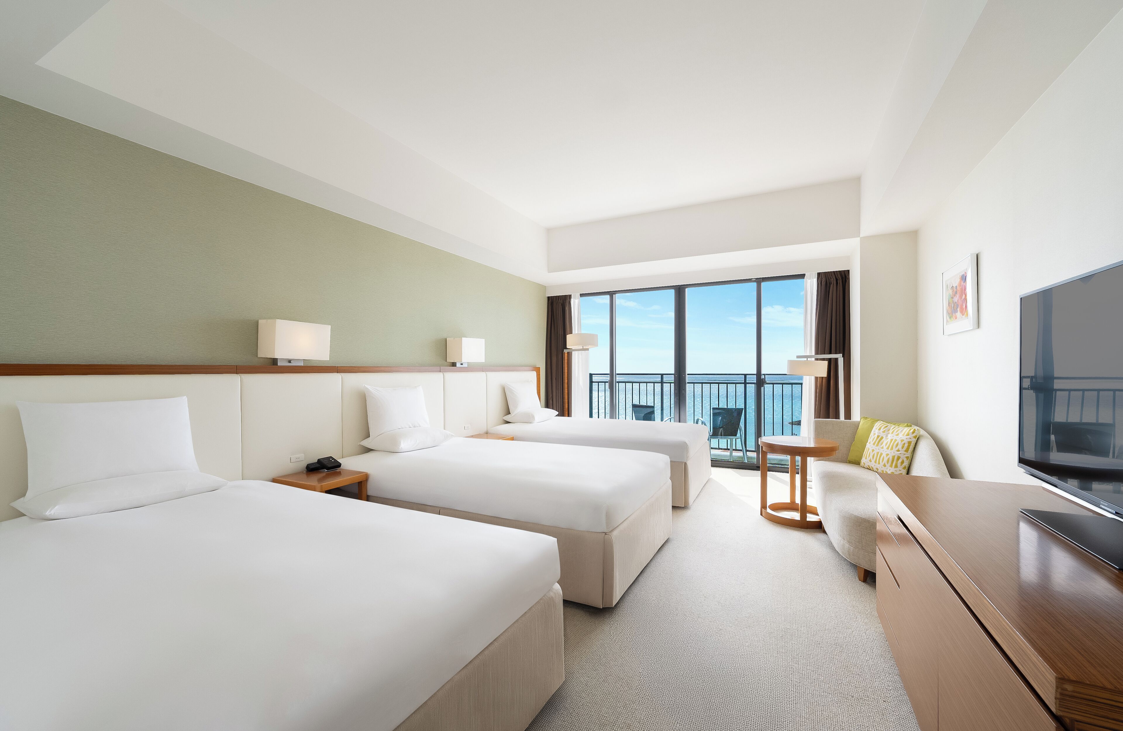 Deluxe High Floor Ocean Triple Room