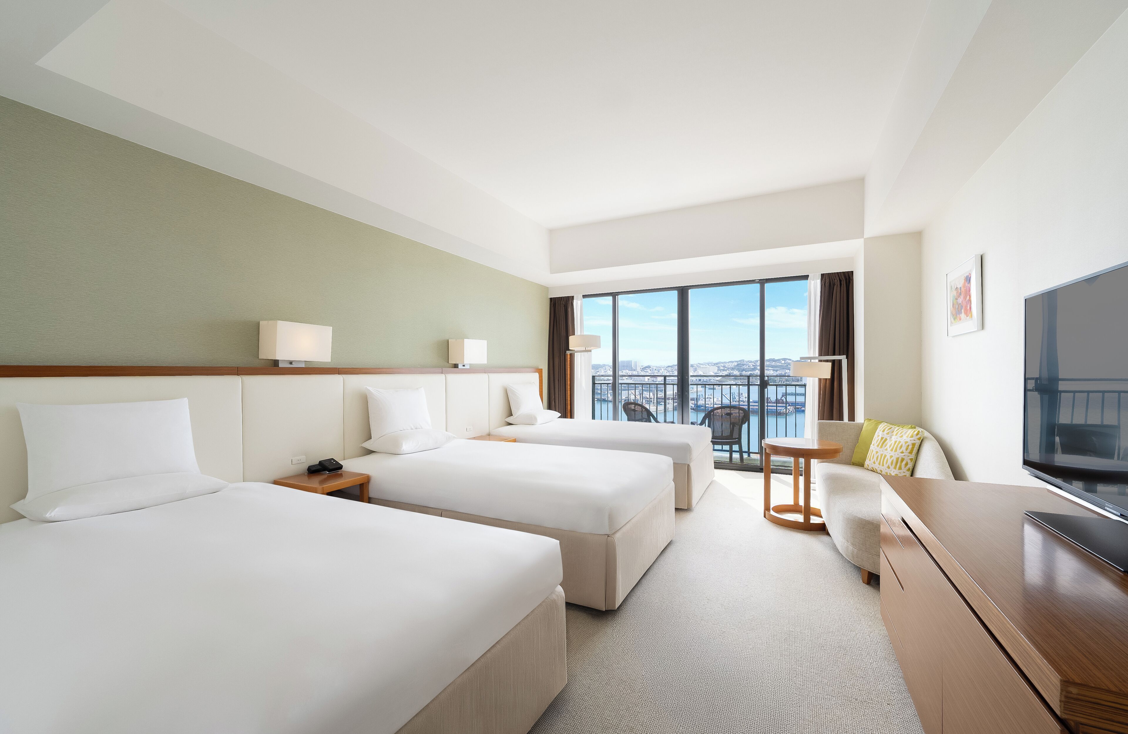 Deluxe High Floor Harbor Triple Room