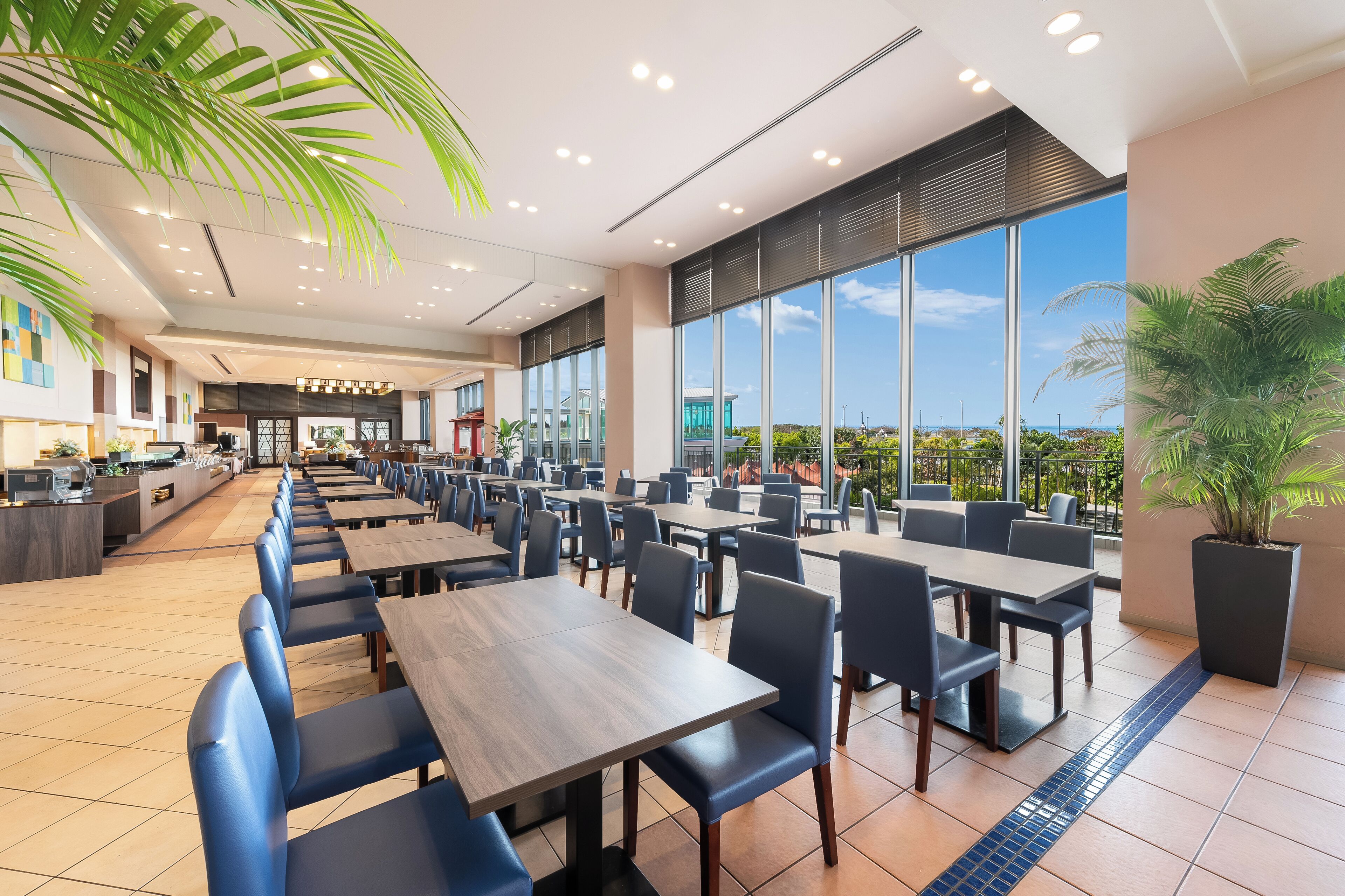 2 Restaurants, Frühstück, Mittagessen, Abendessen, amerikanische Küche