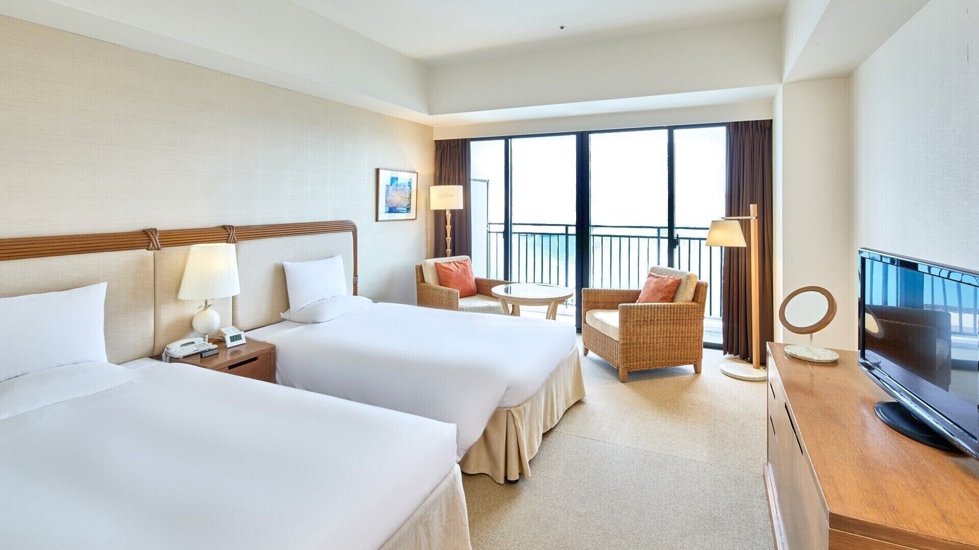 Down comforters, in-room safe, free WiFi, bed sheets