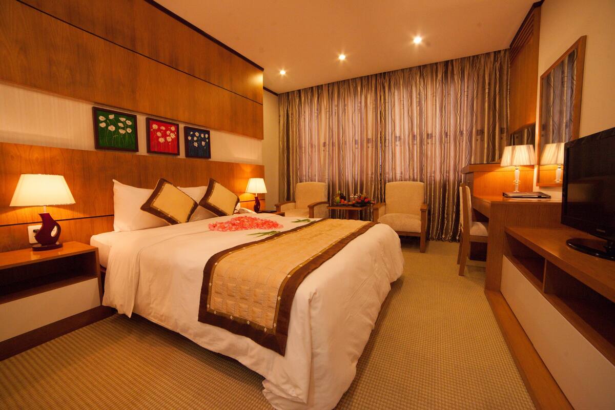 Minibar, két bảo mật tại phòng, bàn, màn/rèm cản sáng 
