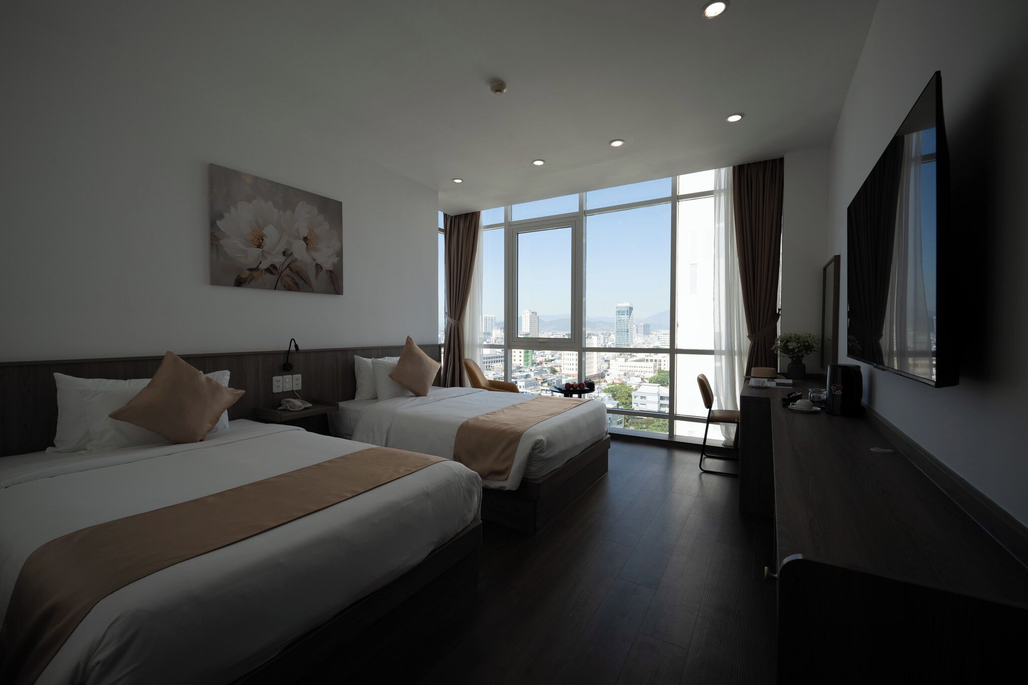 Deluxe Double or Twin Room | Minibar, in-room safe, desk, blackout drapes