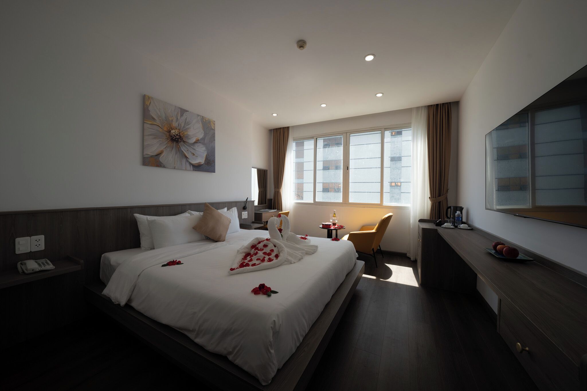 Deluxe Double Room, City View | Minibar, in-room safe, desk, blackout drapes