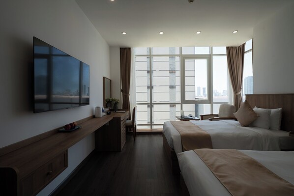 Superior Double or Twin Room | Minibar, in-room safe, desk, blackout drapes