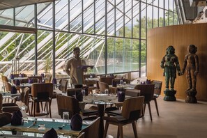 Bữa sáng buffet hàng ngày (425 INR/mỗi người) 