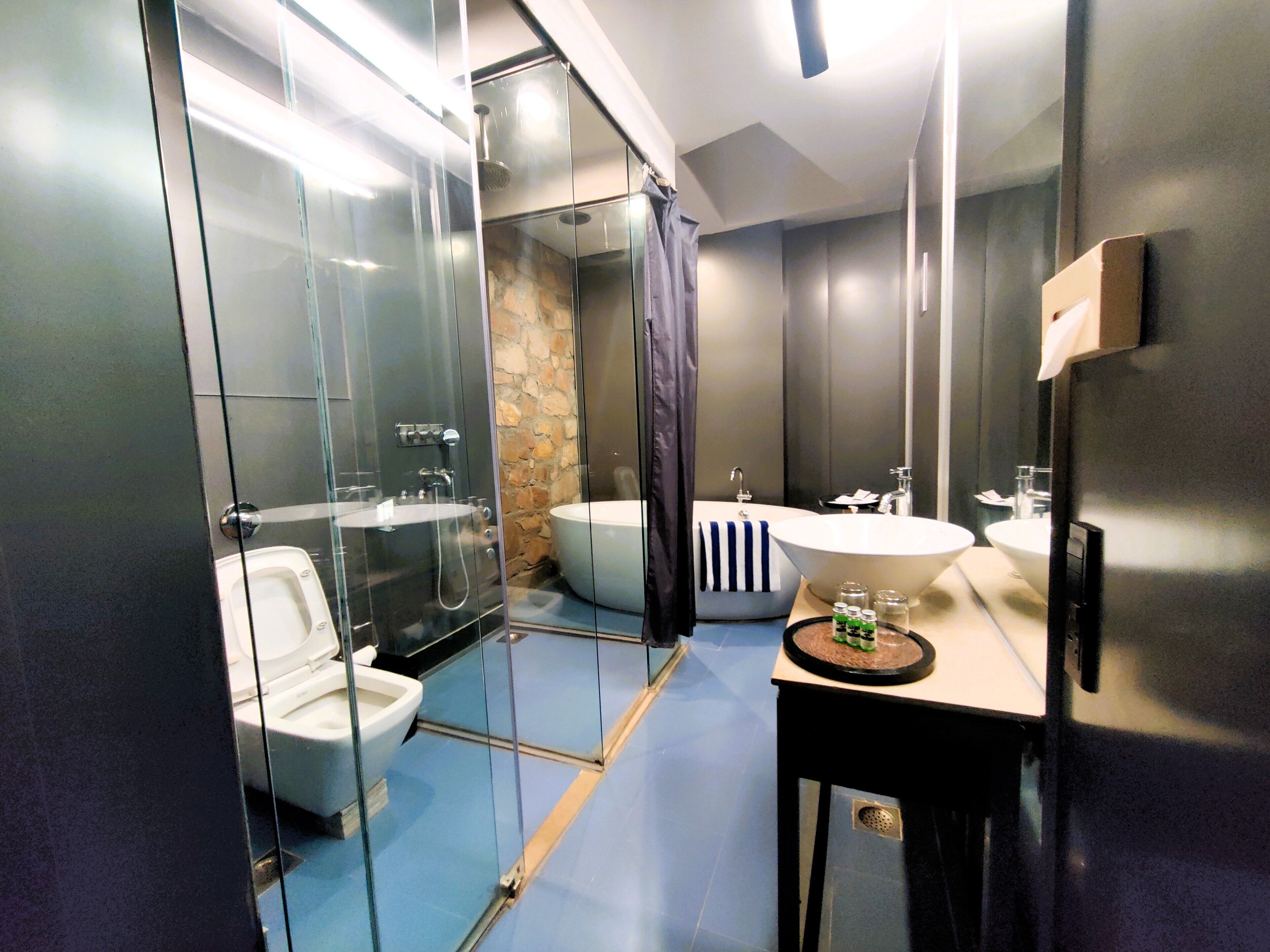 suite, 1 king bed | bathroom | rainfall showerhead, free toiletries, hair dryer, bathrobes