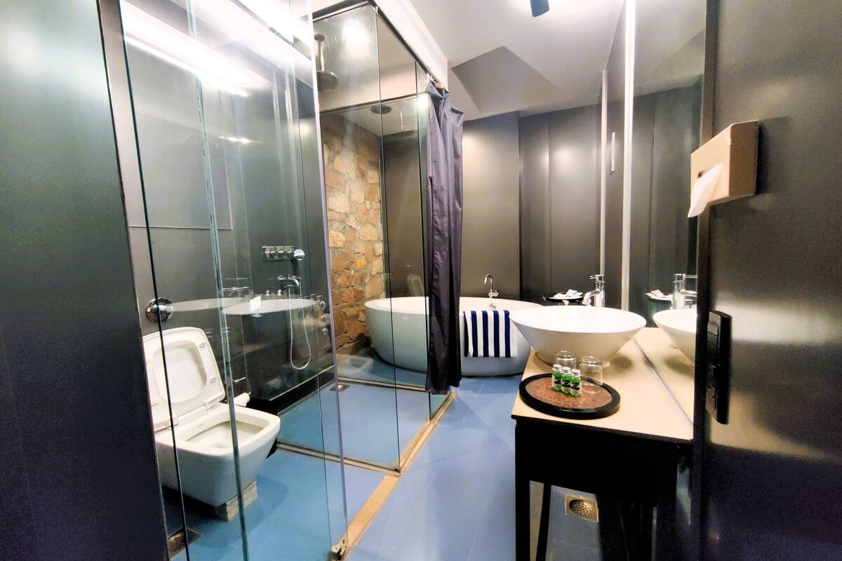 suite, 1 king bed | bathroom | rainfall showerhead, free toiletries, hair dryer, bathrobes