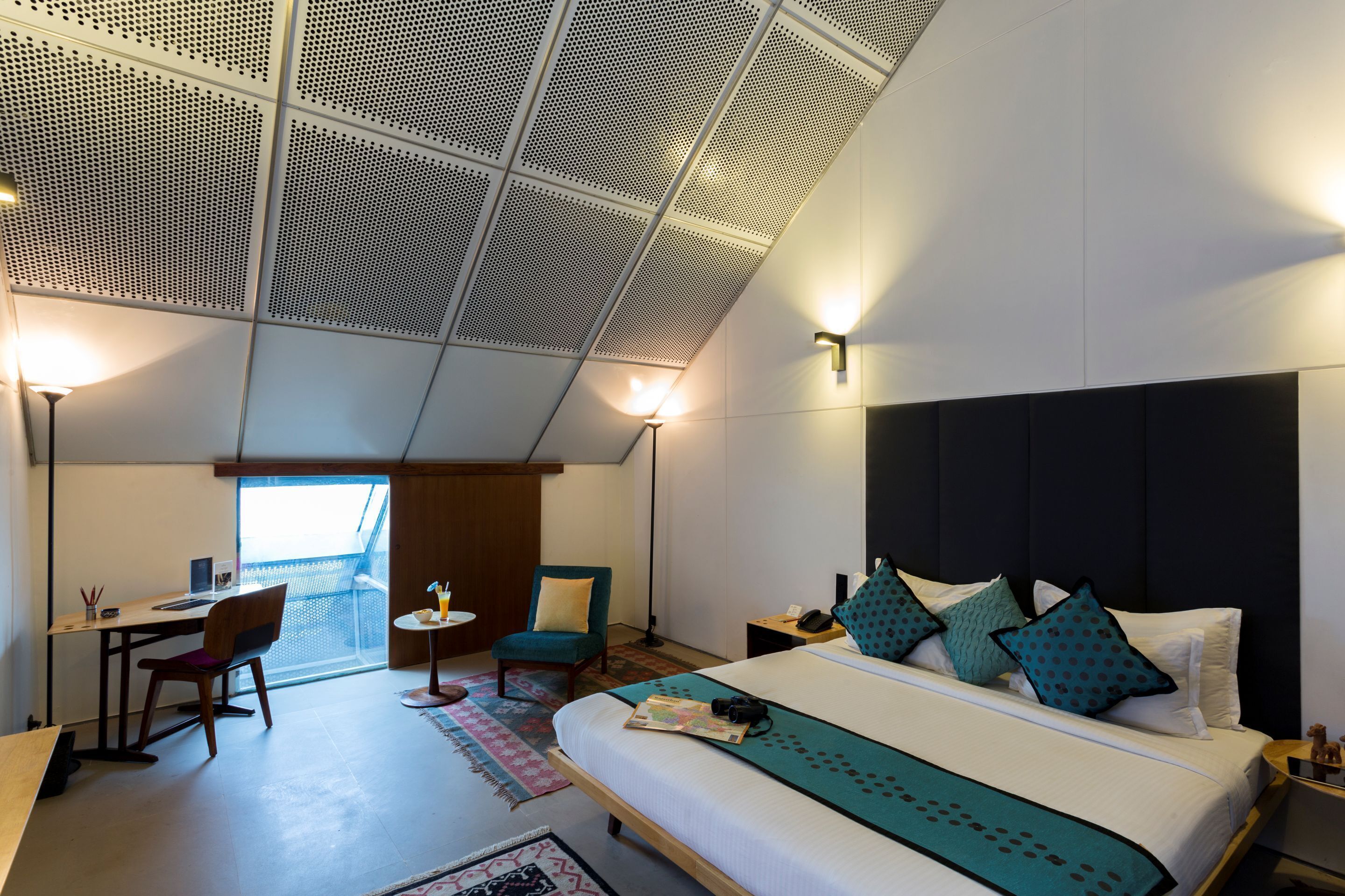 Chambre Deluxe | Minibar, coffres-forts dans les chambres, bureau, rideaux occultants